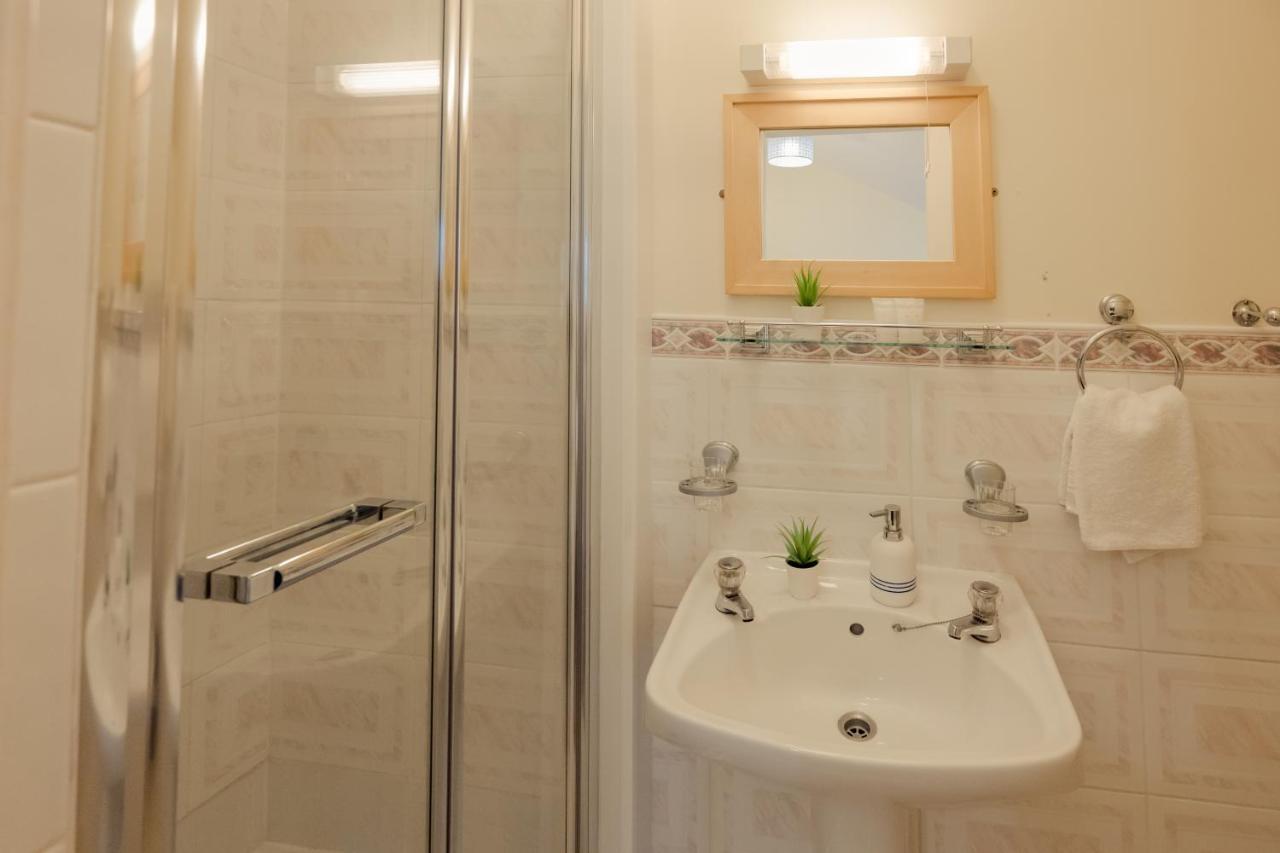The Waterfront (Adults Only) Hotel Дингъл Екстериор снимка