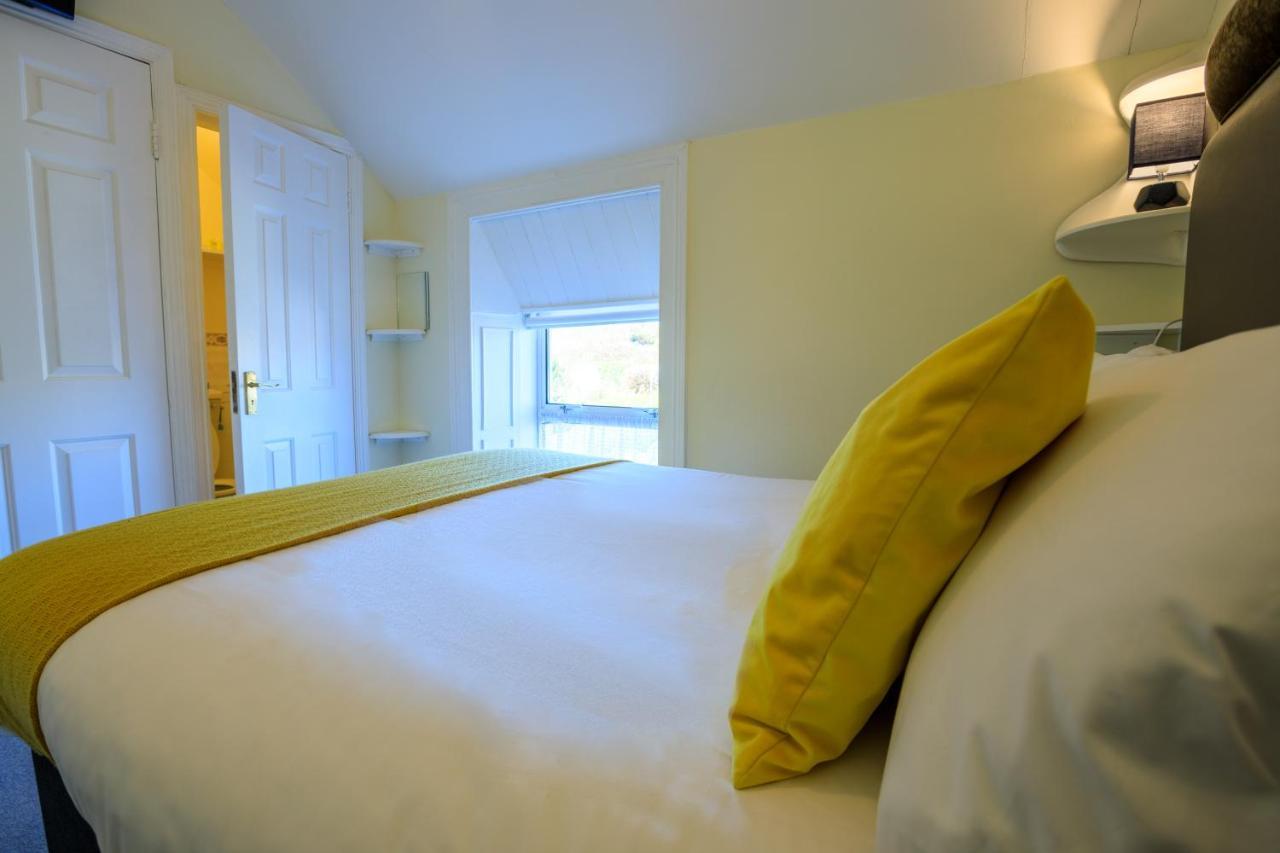 The Waterfront (Adults Only) Hotel Дингъл Екстериор снимка
