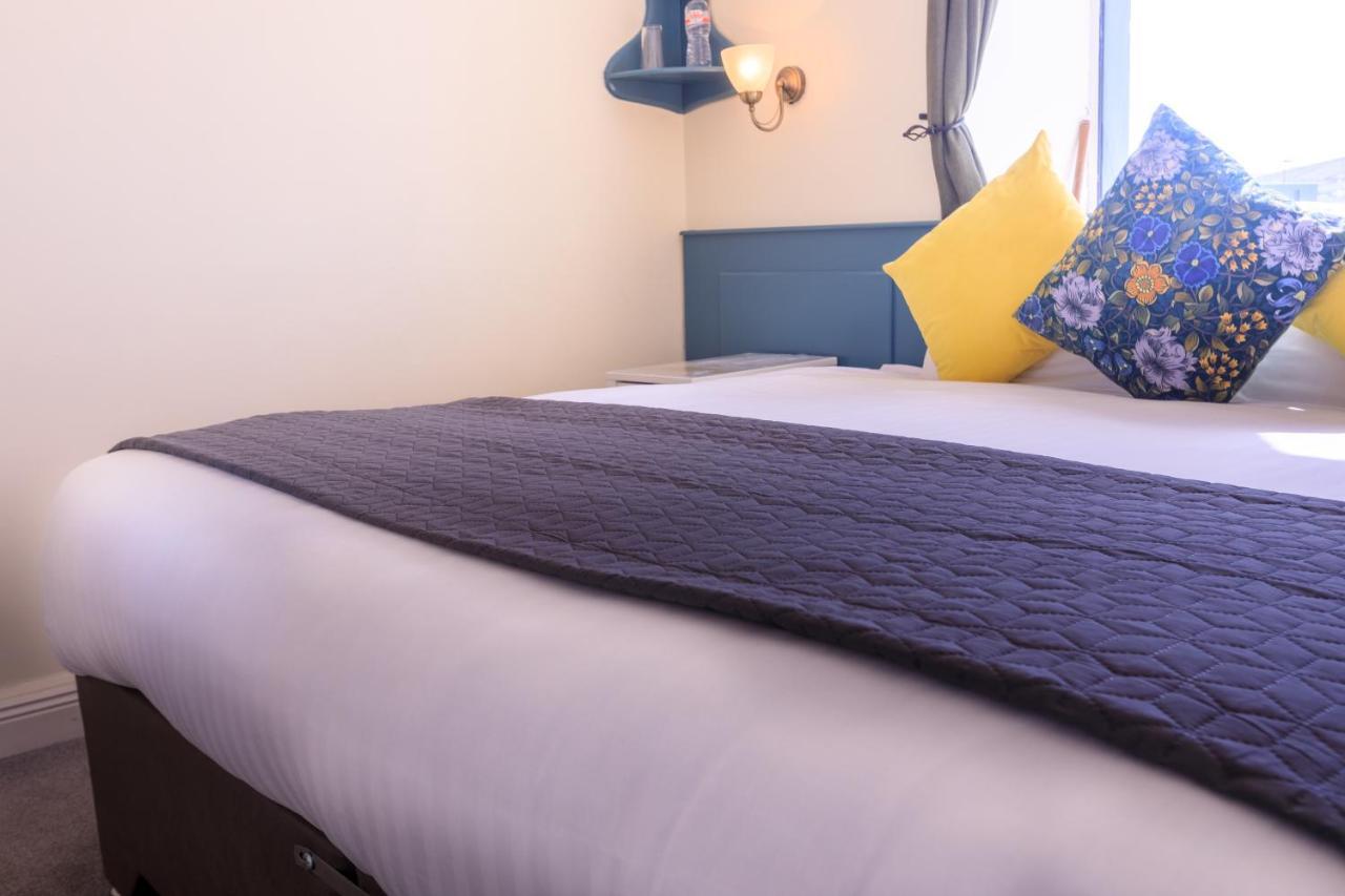 The Waterfront (Adults Only) Hotel Дингъл Екстериор снимка
