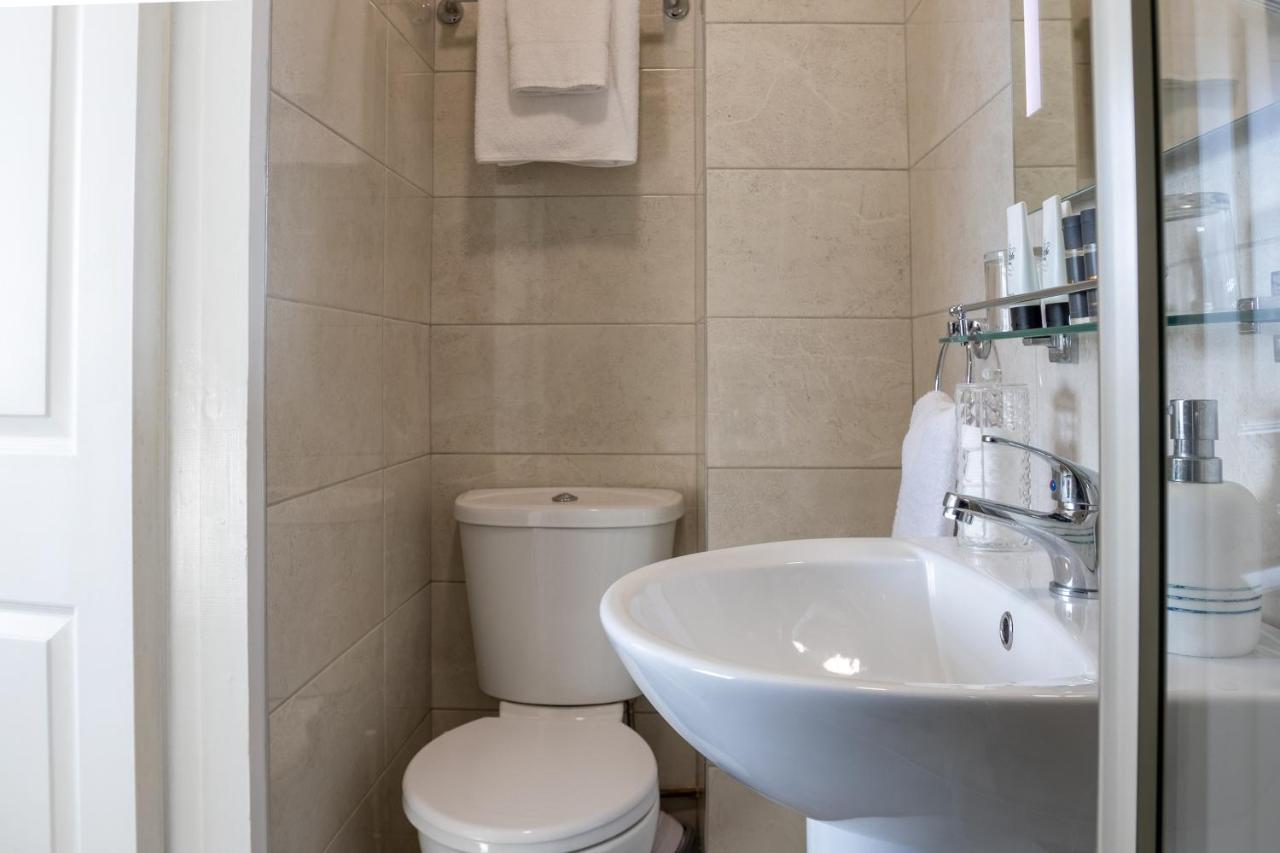 The Waterfront (Adults Only) Hotel Дингъл Екстериор снимка